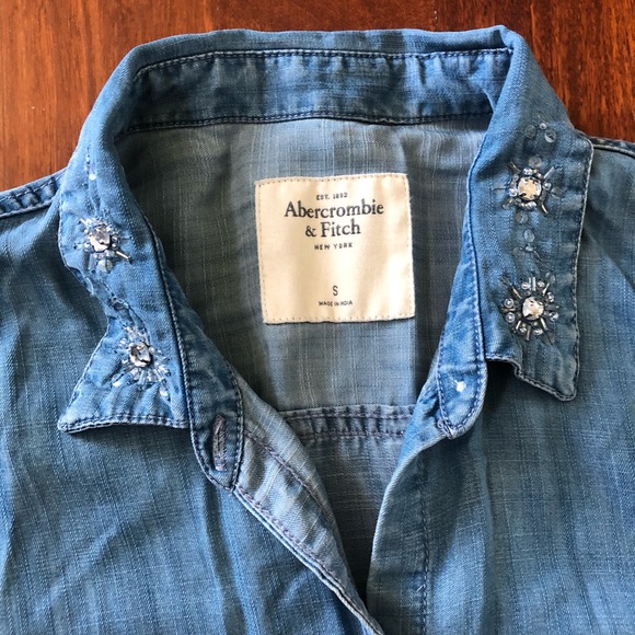 A&F Beaded Collar Chambray Button Down Shirt - S - Picture 2 of 5